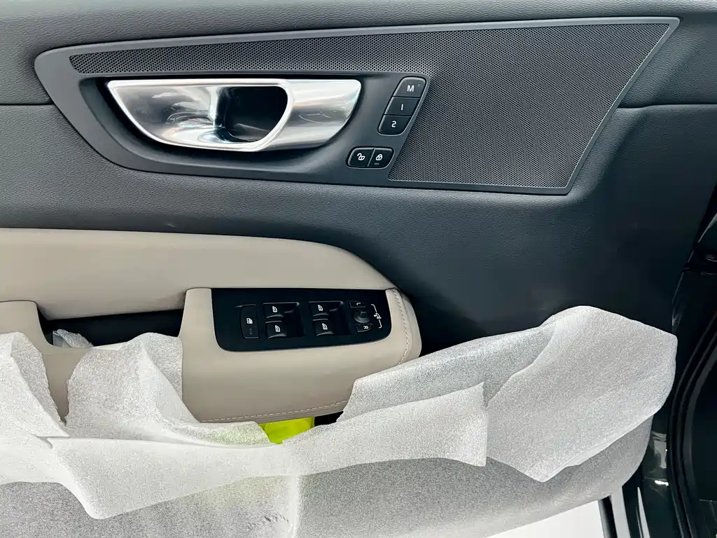Volvo Volvo XC60 2026 B5 AWD Momentum Luxury Edition 2026 - thumbnail 20