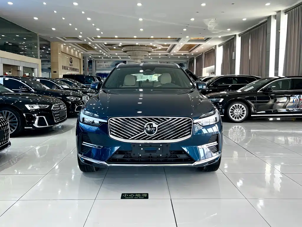 Volvo Volvo XC60 2026 B5 AWD Intelligent Luxury Edition 2026 - thumbnail 2