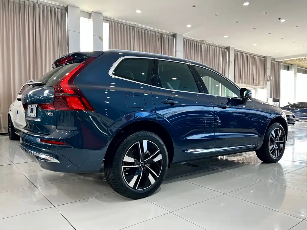 Volvo Volvo XC60 2026 B5 AWD Intelligent Luxury Edition 2026 - thumbnail 3