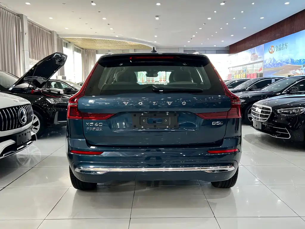 Volvo Volvo XC60 2026 B5 AWD Intelligent Luxury Edition 2026 - thumbnail 4