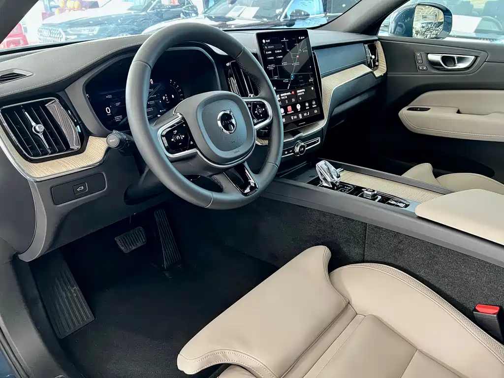 Volvo Volvo XC60 2026 B5 AWD Intelligent Luxury Edition 2026 - thumbnail 6