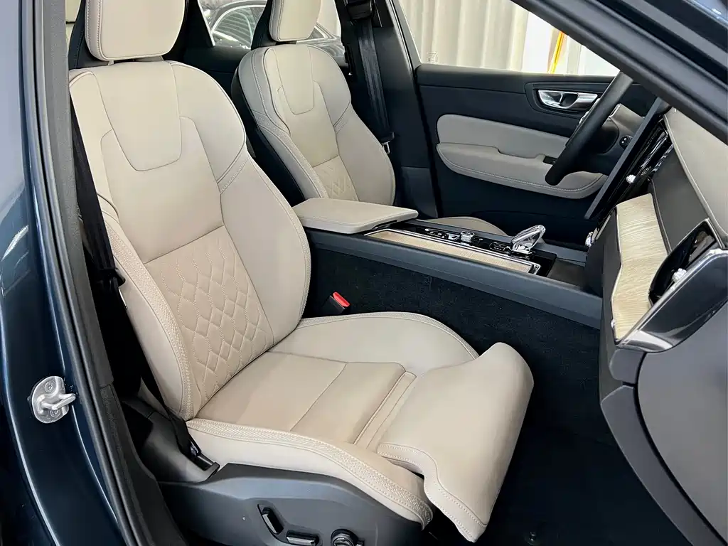 Volvo Volvo XC60 2026 B5 AWD Intelligent Luxury Edition 2026 - thumbnail 7