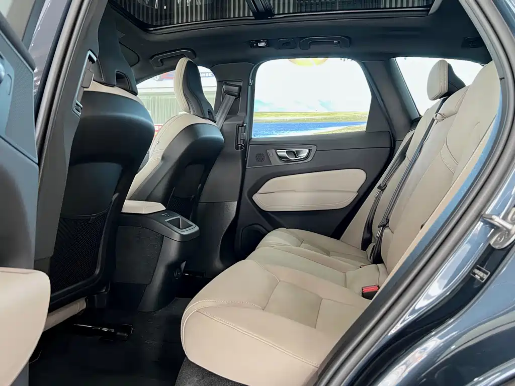 Volvo Volvo XC60 2026 B5 AWD Intelligent Luxury Edition 2026 - thumbnail 9