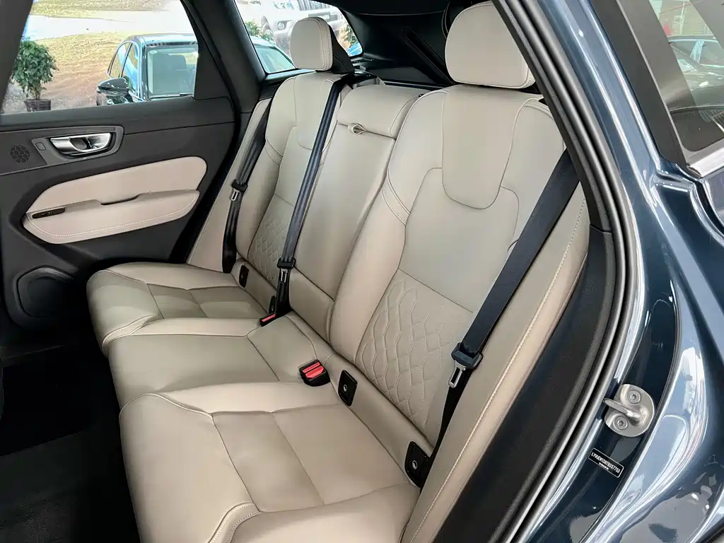 Volvo Volvo XC60 2026 B5 AWD Intelligent Luxury Edition 2026 - thumbnail 10