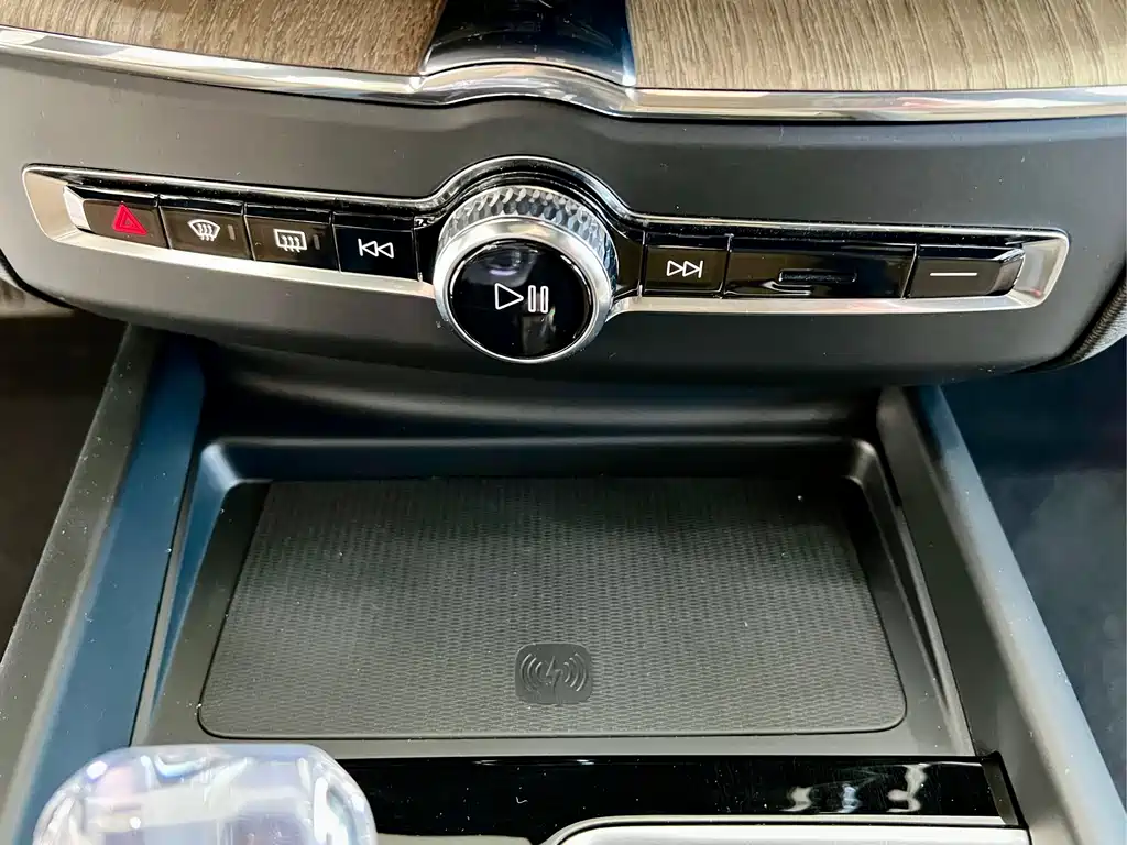 Volvo Volvo XC60 2026 B5 AWD Intelligent Luxury Edition 2026 - thumbnail 16