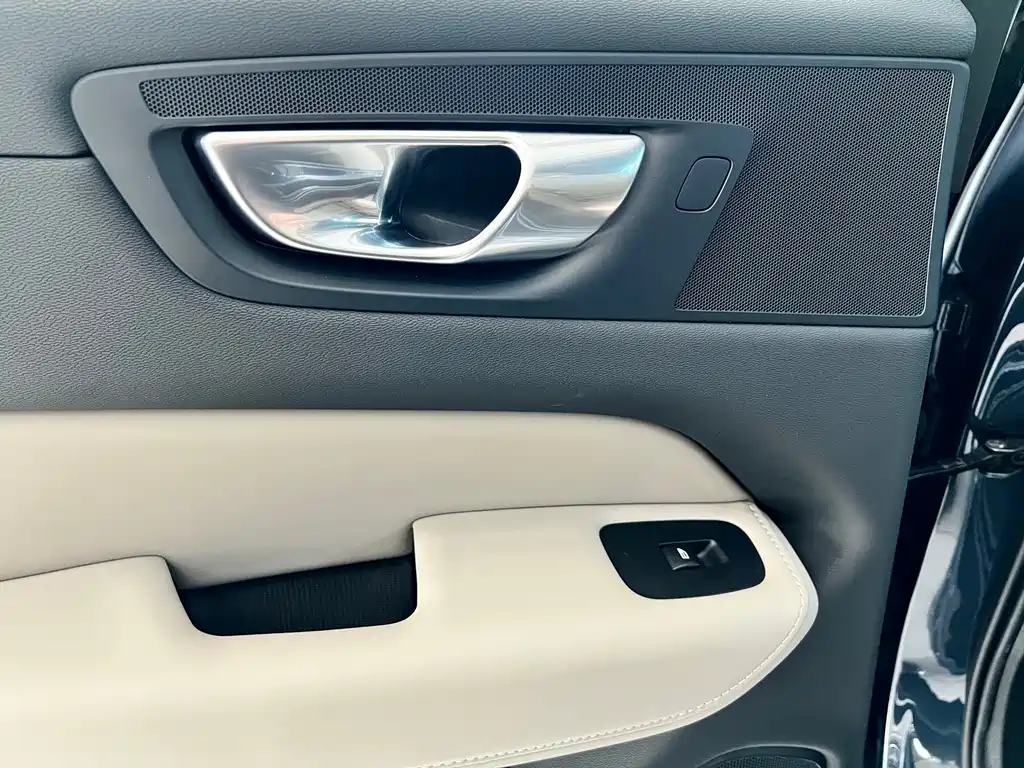 Volvo Volvo XC60 2026 B5 AWD Intelligent Luxury Edition 2026 - thumbnail 18