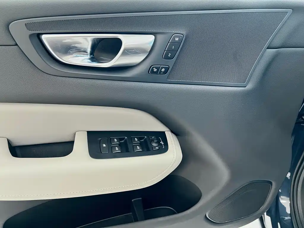 Volvo Volvo XC60 2026 B5 AWD Intelligent Luxury Edition 2026 - thumbnail 20