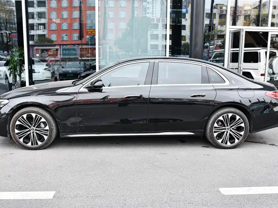 Mercedes-Benz Mercedes-Benz E-Class 2023 E 350 e L Plug-in Hybrid Sedan 2024 - thumbnail 3