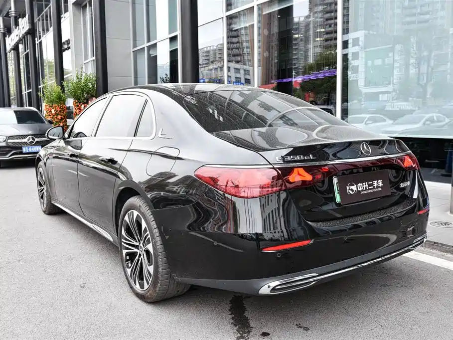 Mercedes-Benz Mercedes-Benz E-Class 2023 E 350 e L Plug-in Hybrid Sedan 2024 - thumbnail 4
