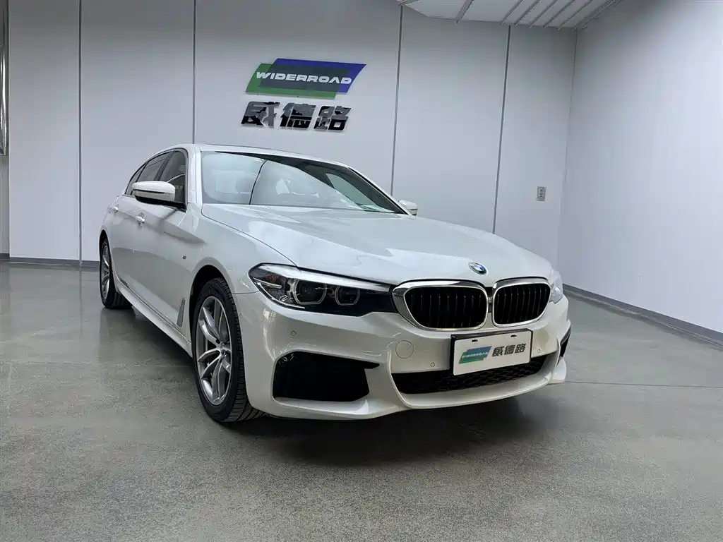 BMW BMW 5 Series 2020 525Li M Sport Package 2020 - thumbnail 3