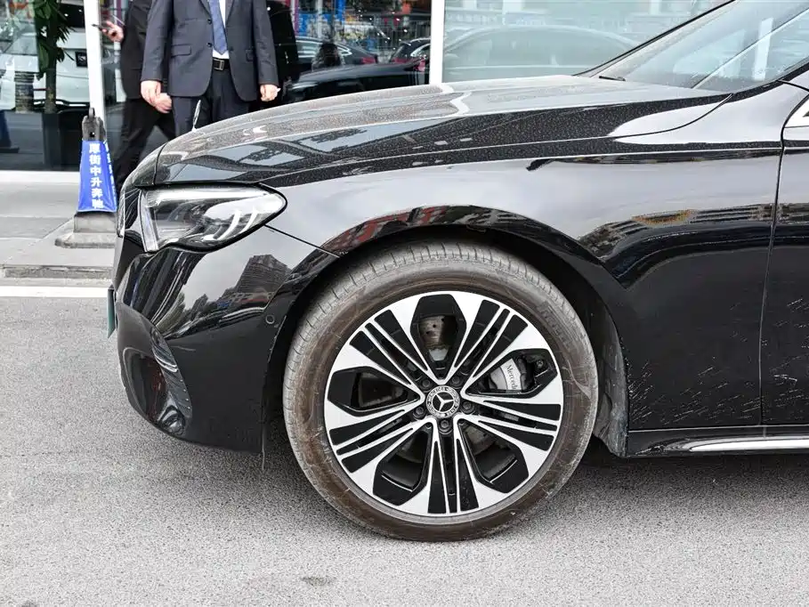 Mercedes-Benz Mercedes-Benz E-Class 2023 E 350 e L Plug-in Hybrid Sedan 2024 - thumbnail 13