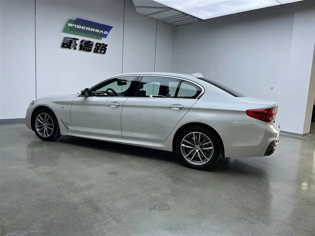BMW BMW 5 Series 2020 525Li M Sport Package 2020 - thumbnail 6