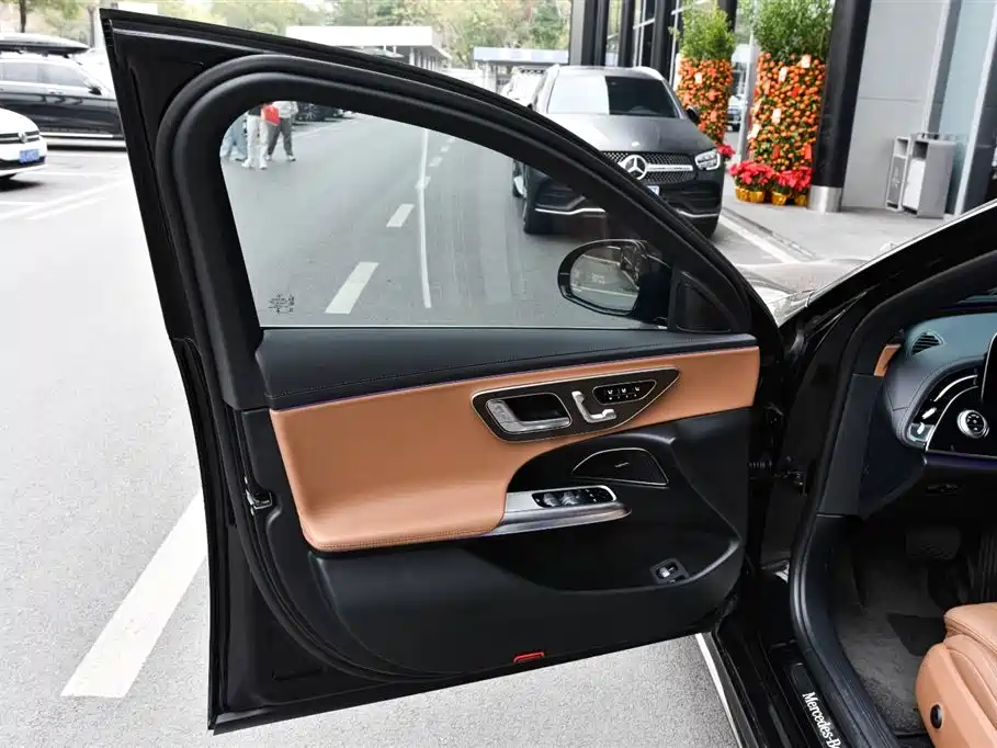 Mercedes-Benz Mercedes-Benz E-Class 2023 E 350 e L Plug-in Hybrid Sedan 2024 - thumbnail 16