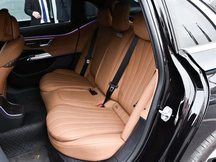 Mercedes-Benz Mercedes-Benz E-Class 2023 E 350 e L Plug-in Hybrid Sedan 2024 - thumbnail 18