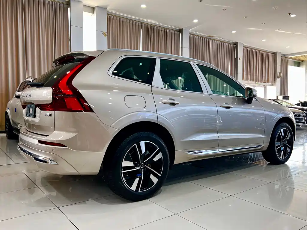 Volvo Volvo XC60 2026 B5 AWD Intelligent Luxury Edition 2026 - thumbnail 3