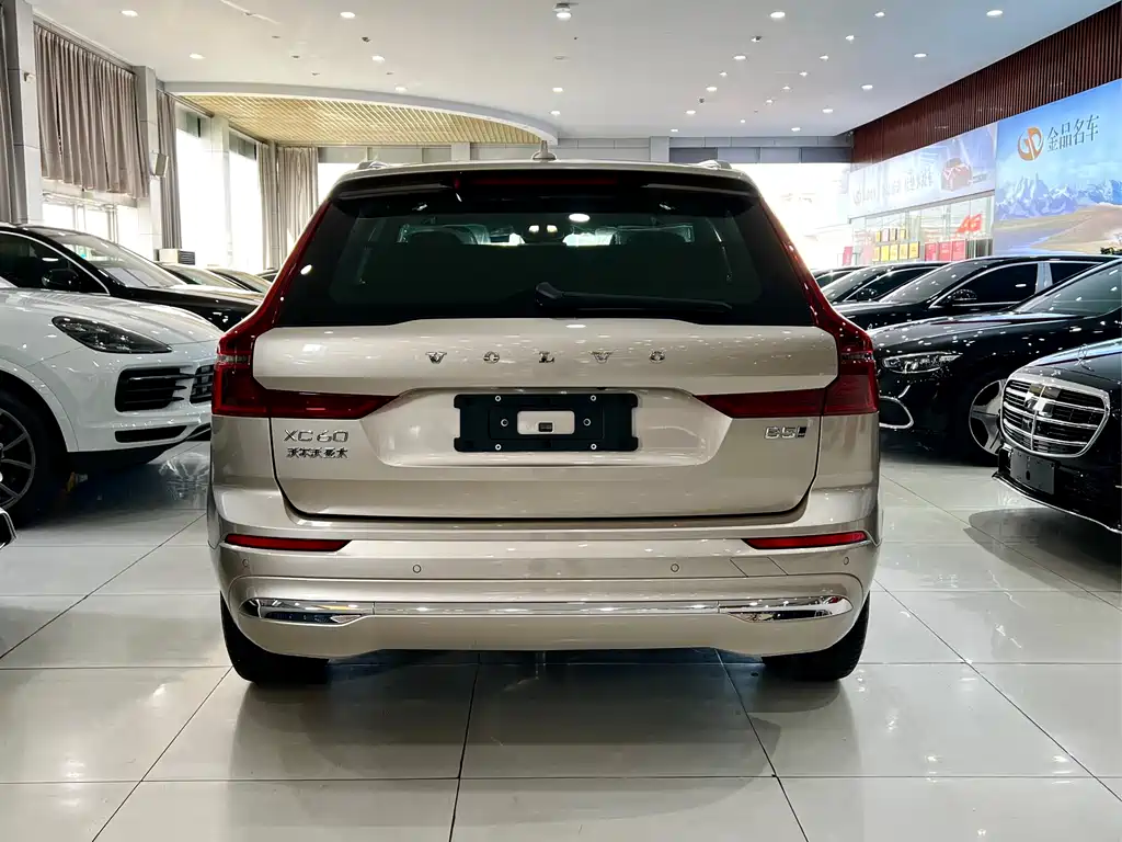 Volvo Volvo XC60 2026 B5 AWD Intelligent Luxury Edition 2026 - thumbnail 4
