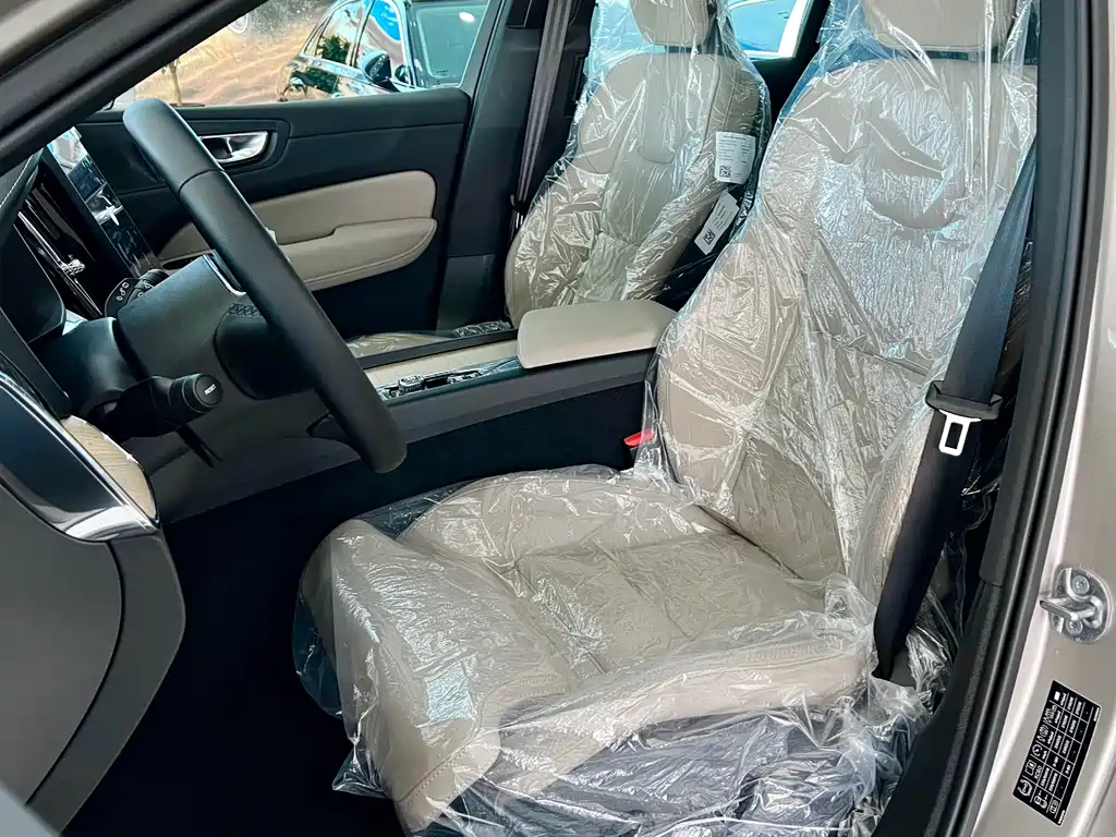 Volvo Volvo XC60 2026 B5 AWD Intelligent Luxury Edition 2026 - thumbnail 5