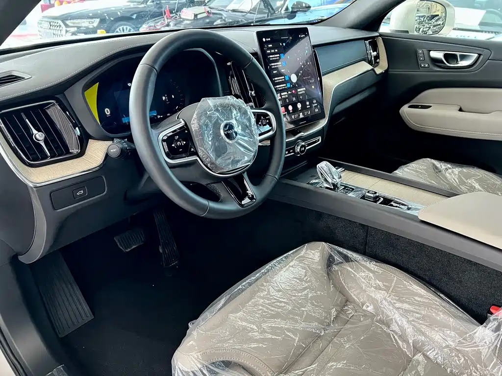 Volvo Volvo XC60 2026 B5 AWD Intelligent Luxury Edition 2026 - thumbnail 6