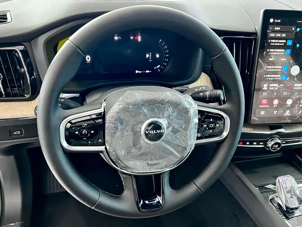 Volvo Volvo XC60 2026 B5 AWD Intelligent Luxury Edition 2026 - thumbnail 14
