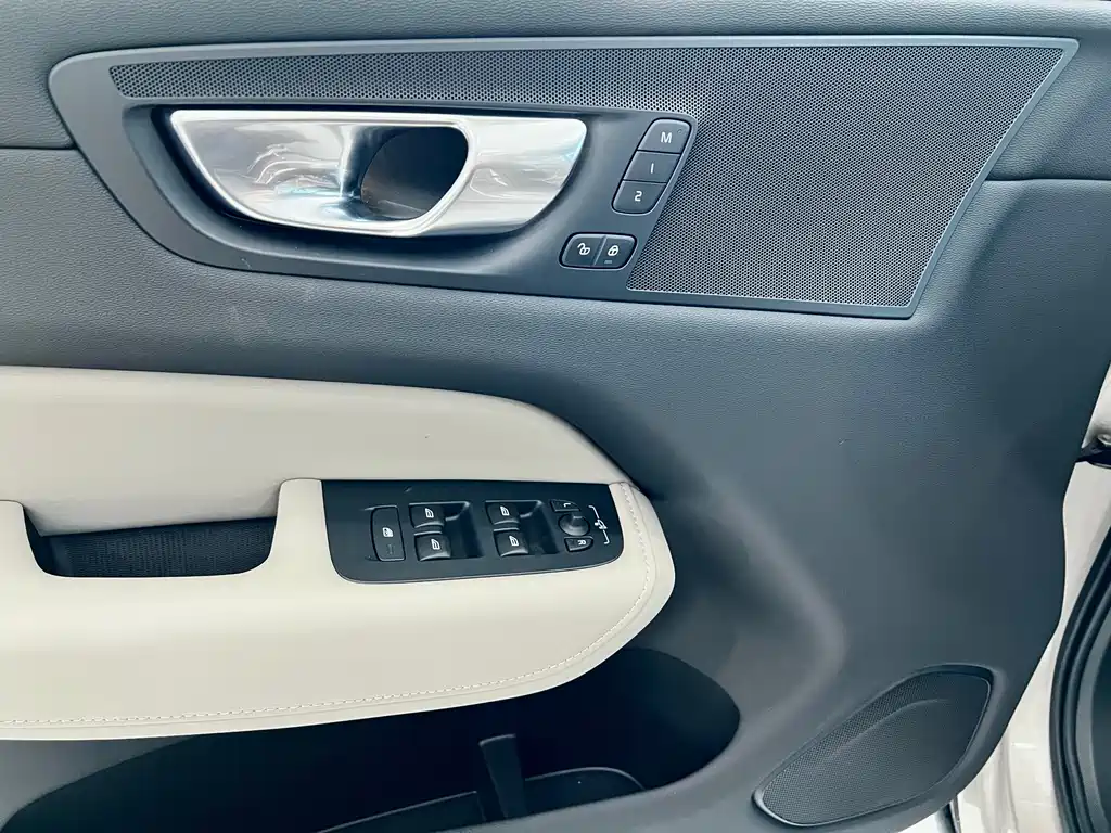 Volvo Volvo XC60 2026 B5 AWD Intelligent Luxury Edition 2026 - thumbnail 19