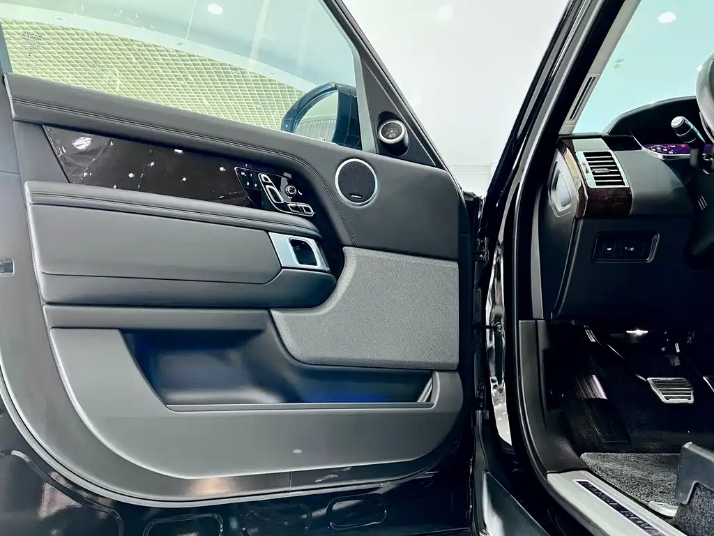 Land Rover Range Rover 2021 3.0 L6 Autobiography Long Classic Edition 2021 - thumbnail 25