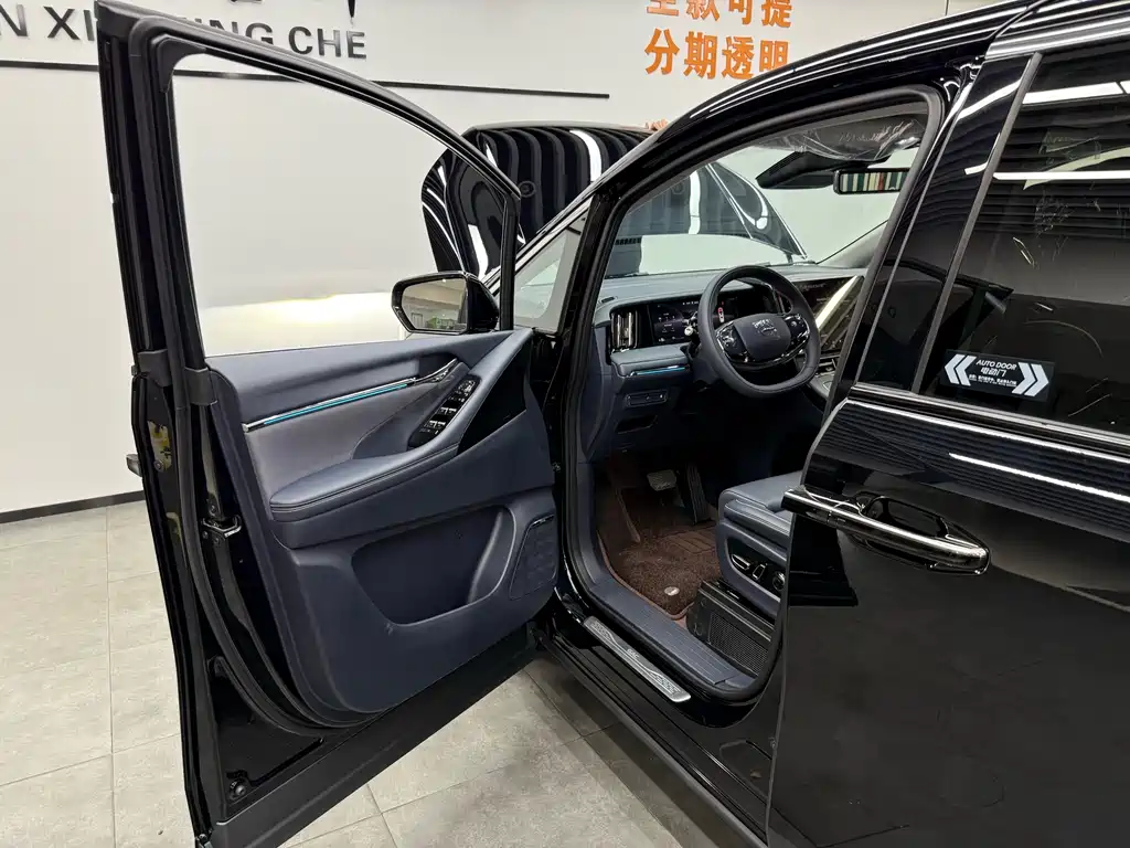 GAC Trumpchi GAC Trumpchi M8 2025 Qiankun Series Max Luxury Cabin 2025 - thumbnail 12