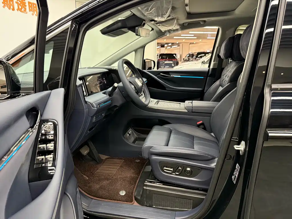 GAC Trumpchi GAC Trumpchi M8 2025 Qiankun Series Max Luxury Cabin 2025 - thumbnail 13
