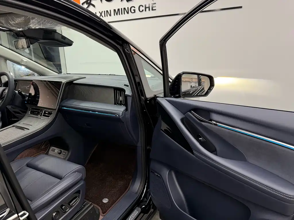 GAC Trumpchi GAC Trumpchi M8 2025 Qiankun Series Max Luxury Cabin 2025 - thumbnail 15