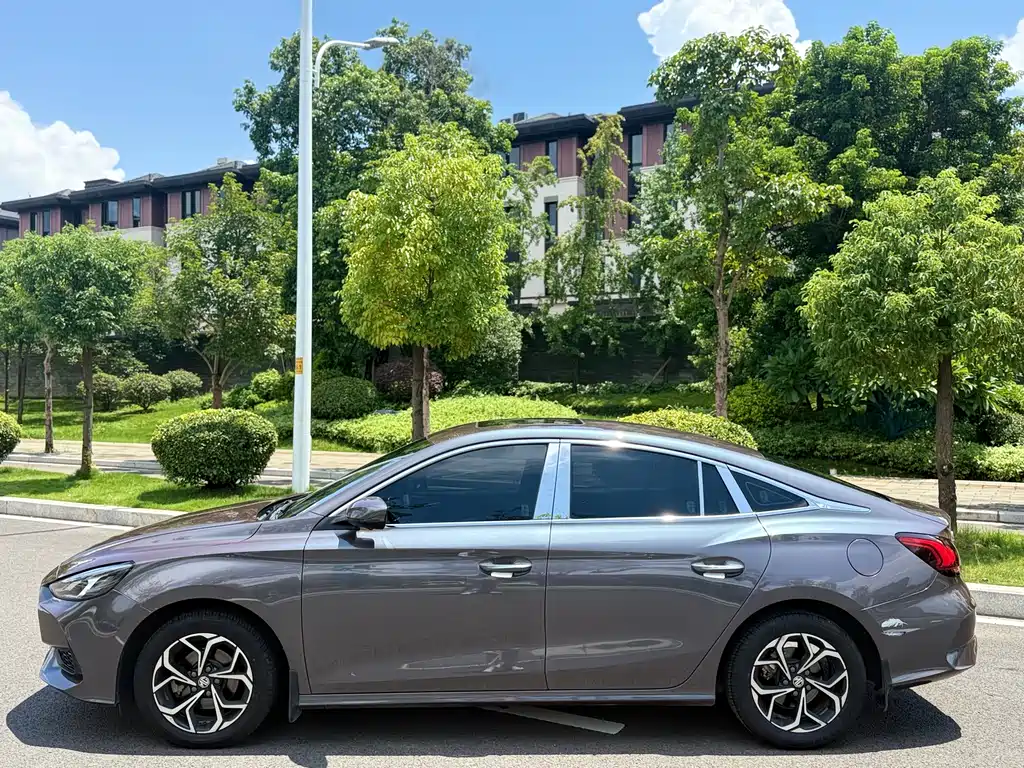 MG MG 5 2021 180DVVT CVT Youth Luxury Edition 2022 - thumbnail 4