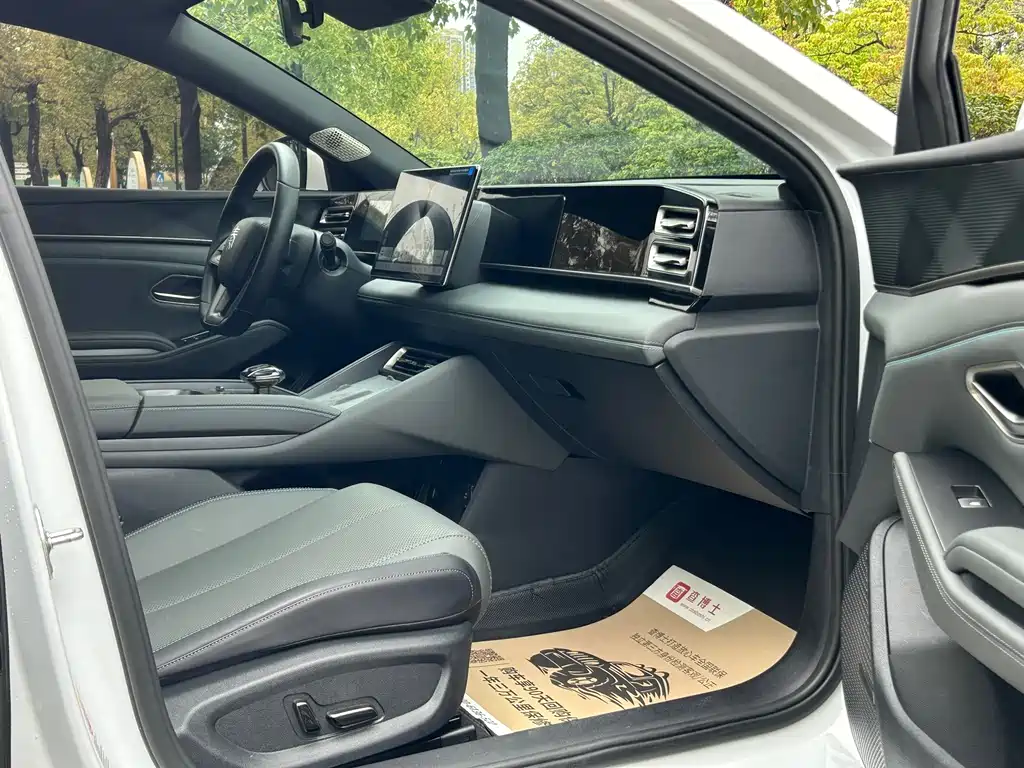 BYD BYD Qin L 2025 DM-i Intelligent Driving Edition 120KM Extended Range Model 2025 - thumbnail 17