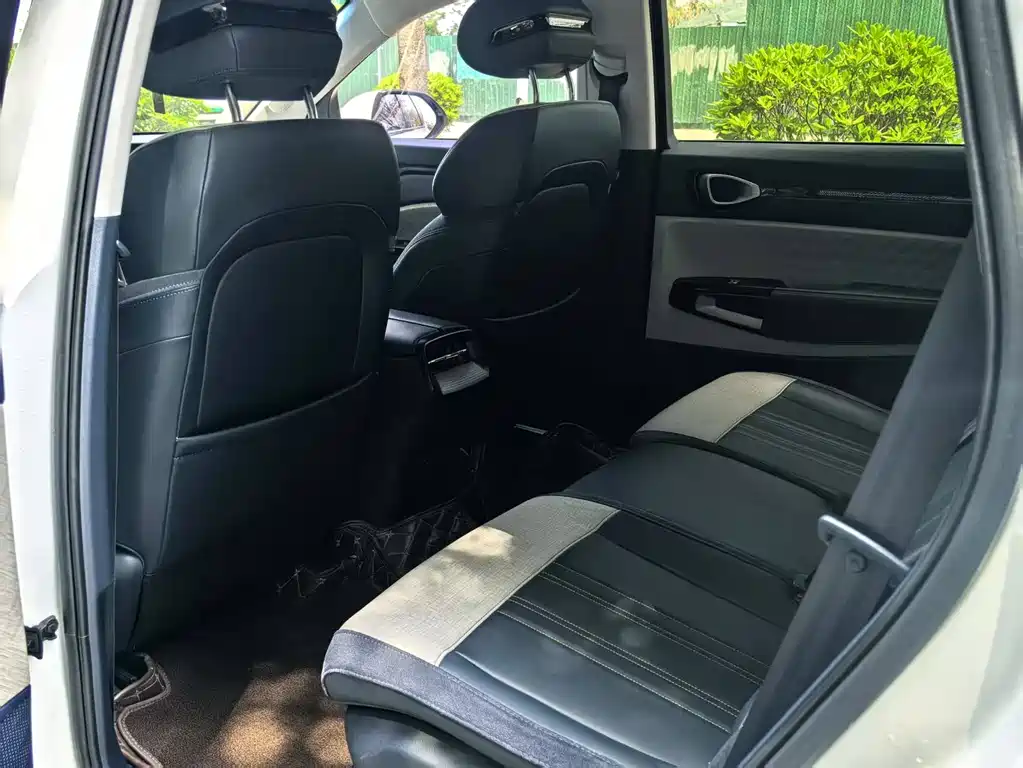 Baojun Baojun RM-5 2019 1.5T CVT Premium 7-seater 2021 - thumbnail 4
