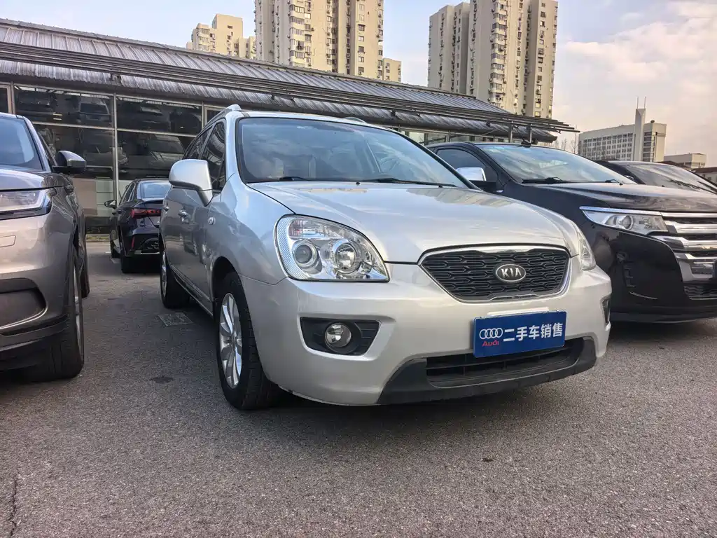 Kia Kia Carens 2011 2.0L 7-seater Automatic Luxury Edition 2012 - thumbnail 3