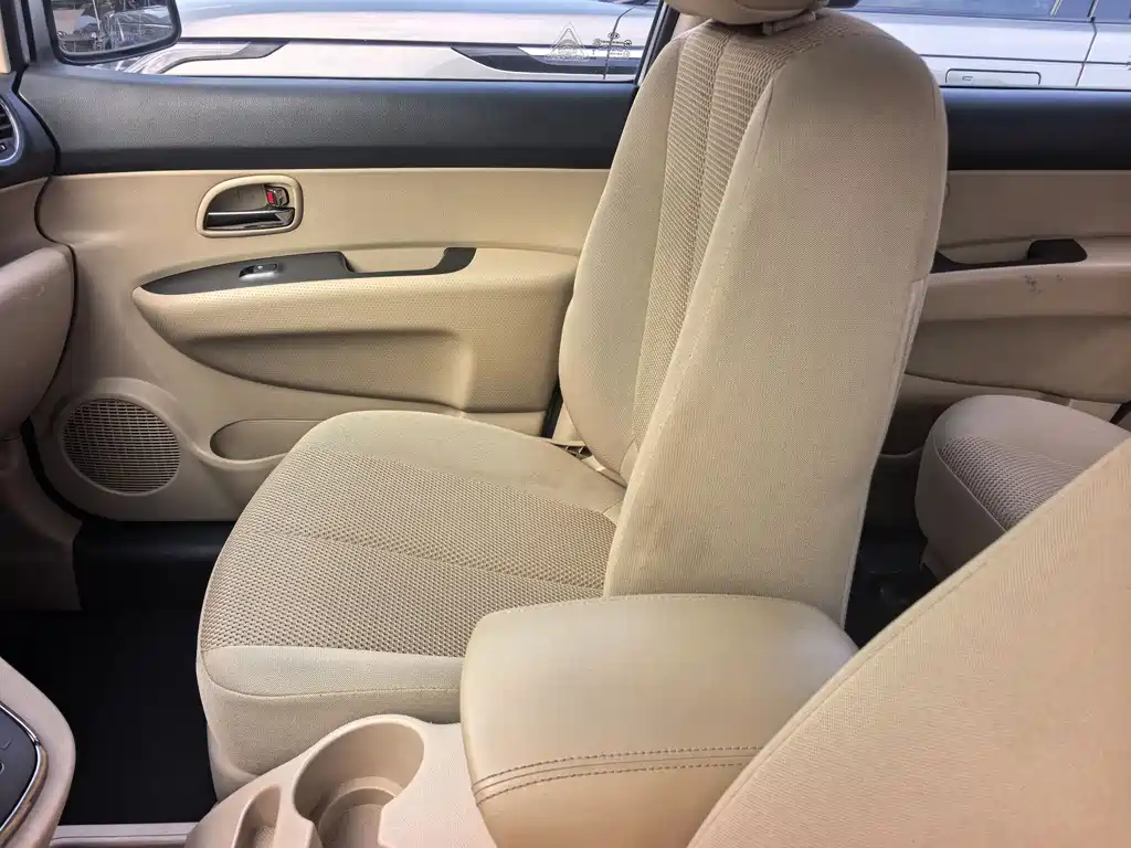 Kia Kia Carens 2011 2.0L 7-seater Automatic Luxury Edition 2012 - thumbnail 11