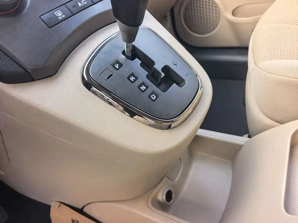 Kia Kia Carens 2011 2.0L 7-seater Automatic Luxury Edition 2012 - thumbnail 12