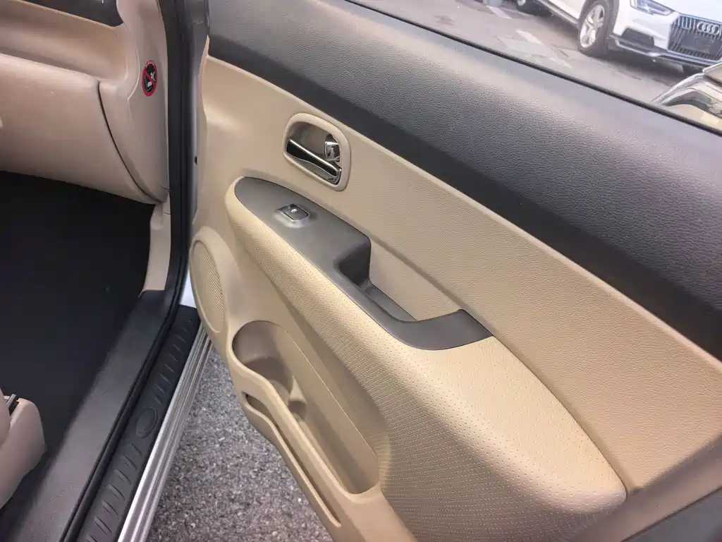 Kia Kia Carens 2011 2.0L 7-seater Automatic Luxury Edition 2012 - thumbnail 20