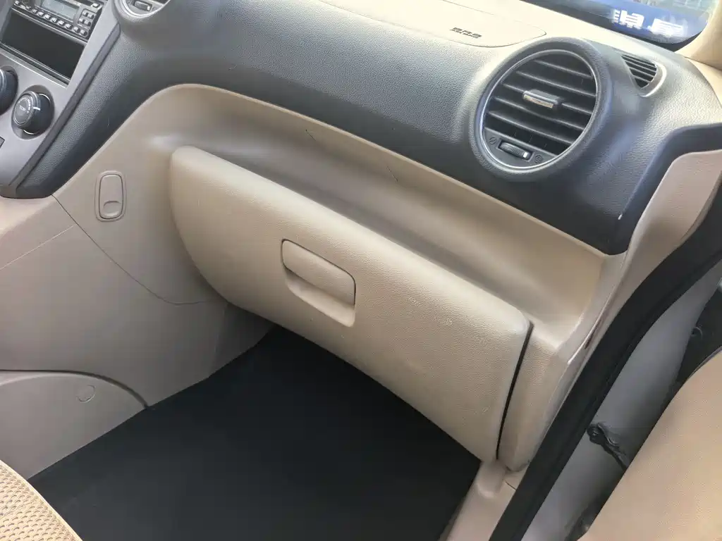 Kia Kia Carens 2011 2.0L 7-seater Automatic Luxury Edition 2012 - thumbnail 21
