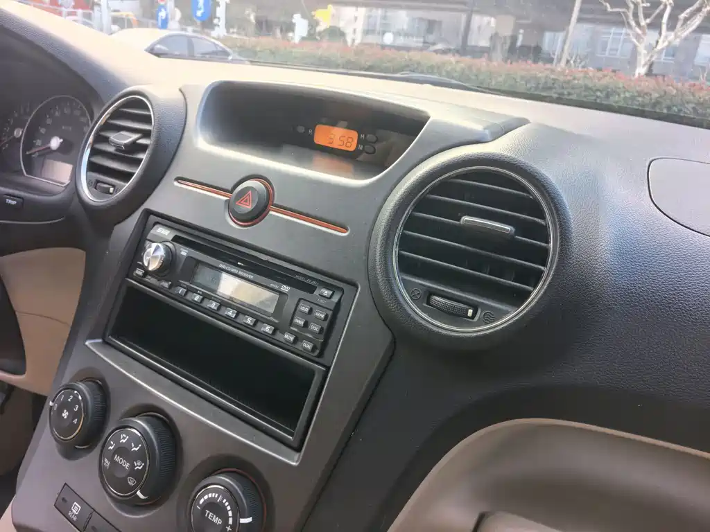 Kia Kia Carens 2011 2.0L 7-seater Automatic Luxury Edition 2012 - thumbnail 23