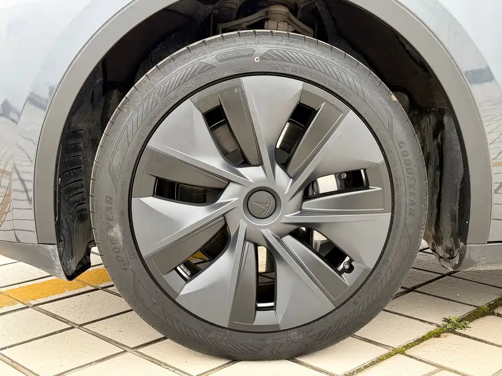Tesla Model Y 2024 Rear-Wheel Drive Version 2024 - thumbnail 9