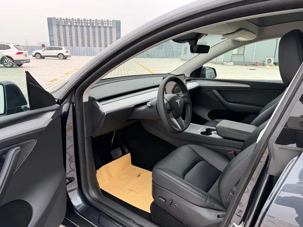 Tesla Model Y 2024 Rear-Wheel Drive Version 2024 - thumbnail 16