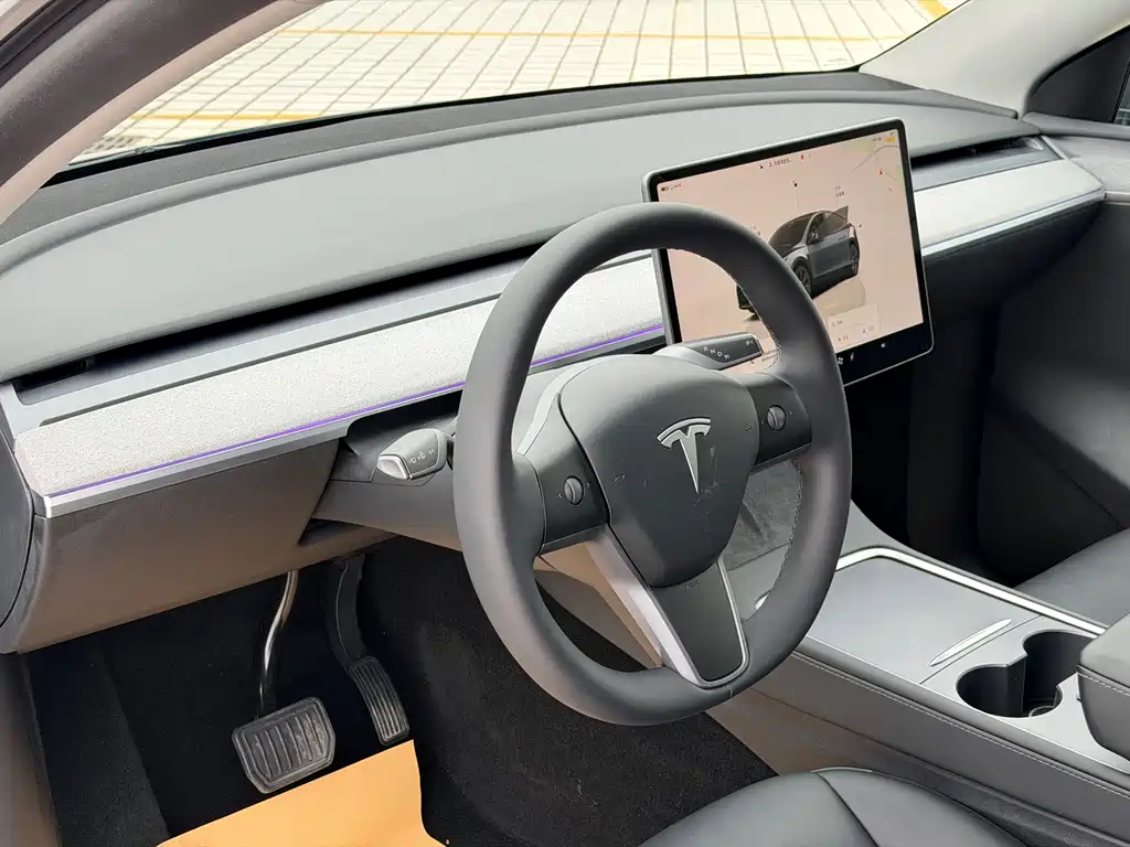Tesla Model Y 2024 Rear-Wheel Drive Version 2024 - thumbnail 18