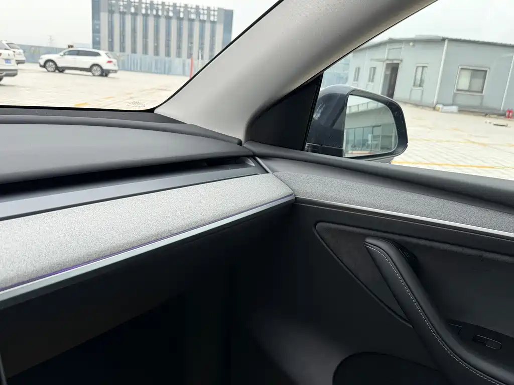 Tesla Model Y 2024 Rear-Wheel Drive Version 2024 - thumbnail 21