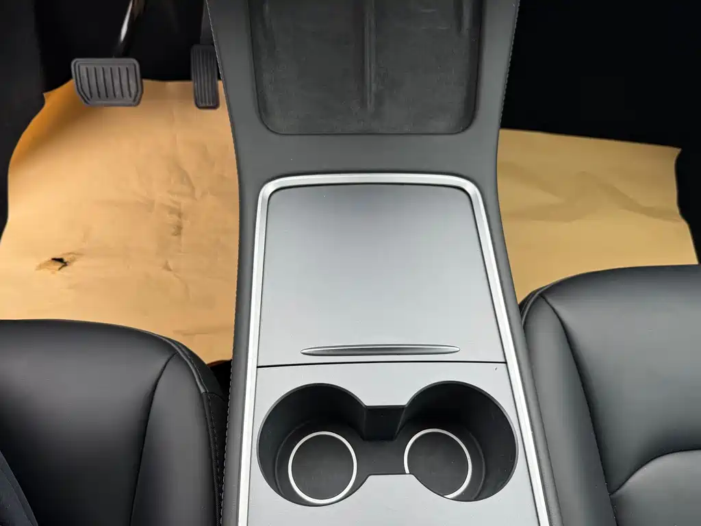 Tesla Model Y 2024 Rear-Wheel Drive Version 2024 - thumbnail 22