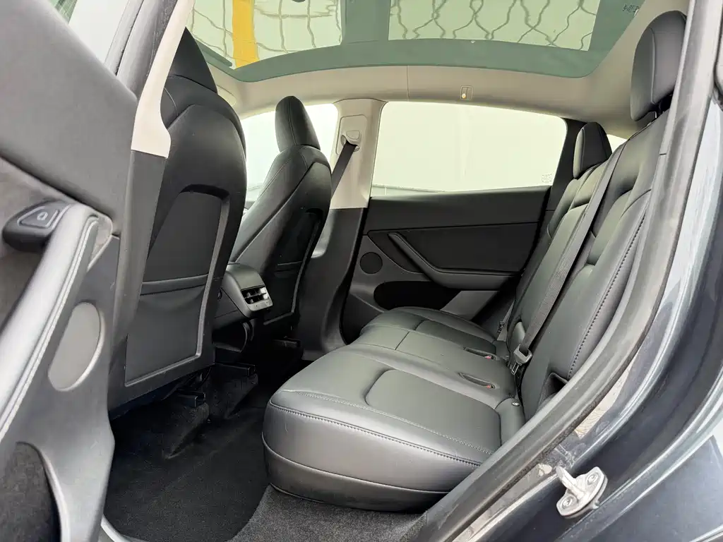 Tesla Model Y 2024 Rear-Wheel Drive Version 2024 - thumbnail 23