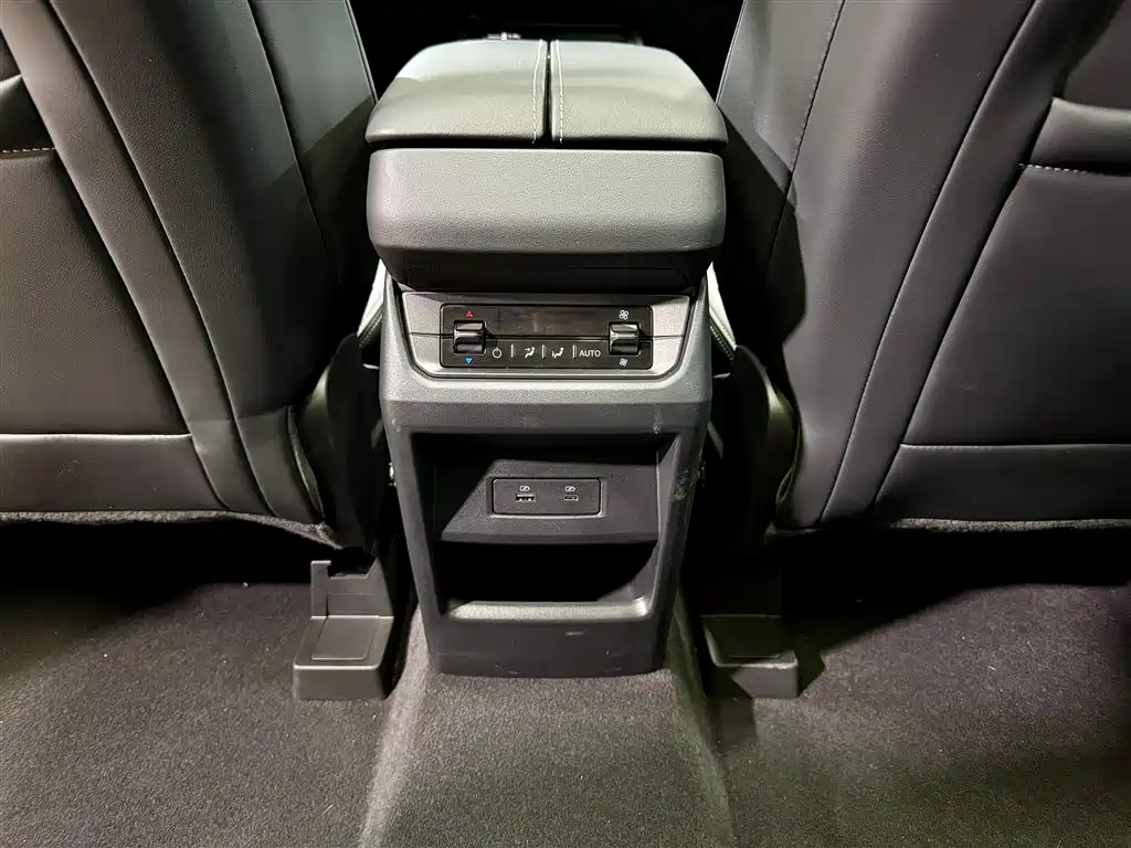 Ford Ford Edge 2025 Model Edge L 2.0T EcoBoost FWD Seven-Seat Luxury Edition 2025 - thumbnail 23