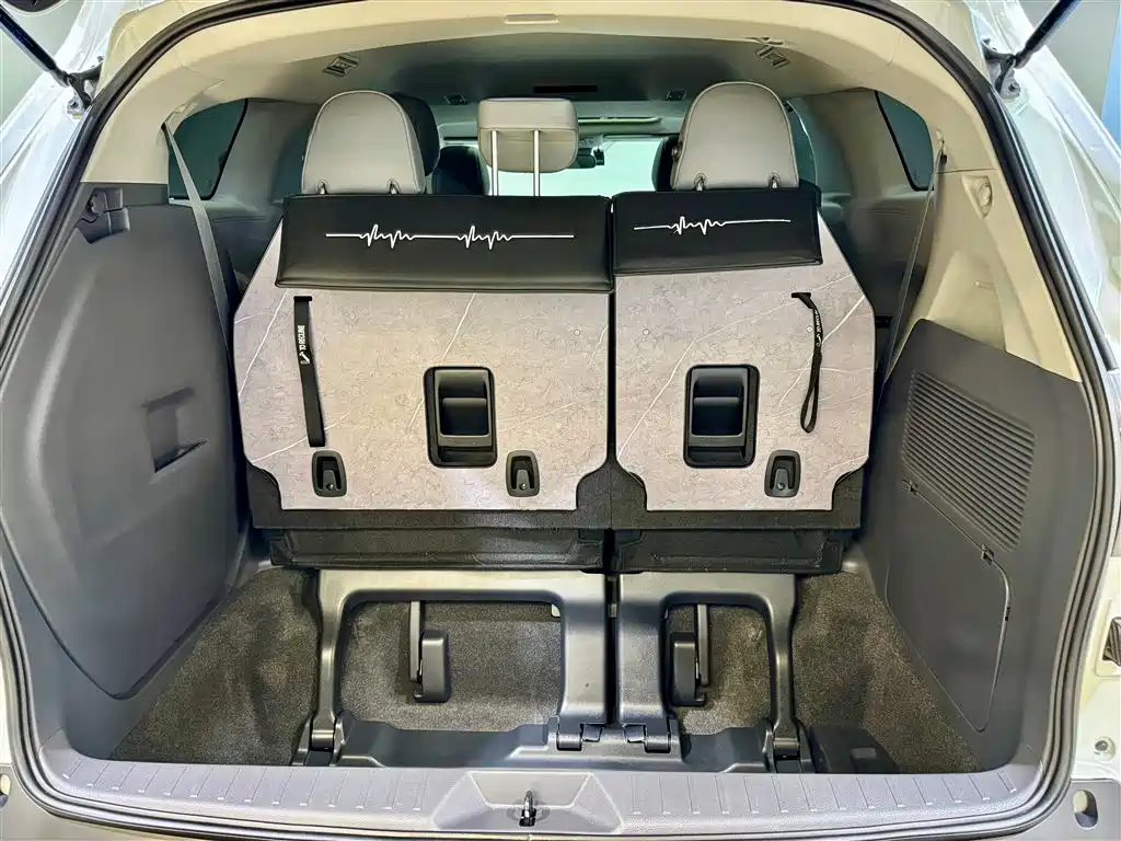 Toyota Toyota Granvia 2024 Model 2.5L Hybrid Comfort Edition 2024 - thumbnail 12