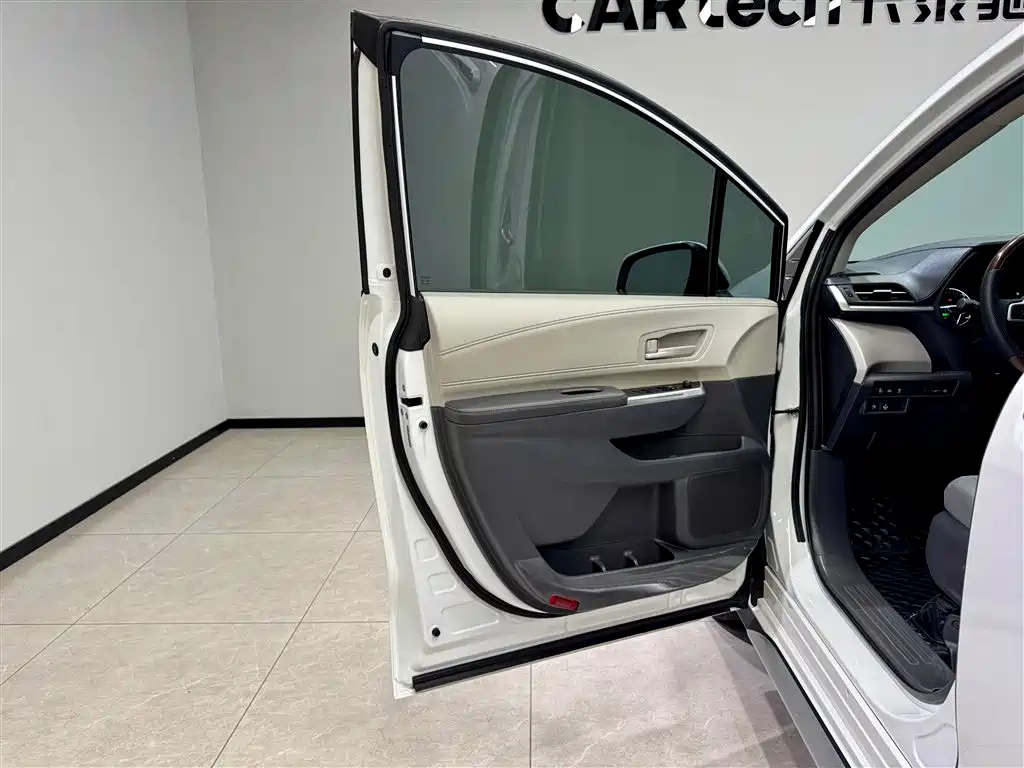 Toyota Toyota Granvia 2024 Model 2.5L Hybrid Comfort Edition 2024 - thumbnail 18