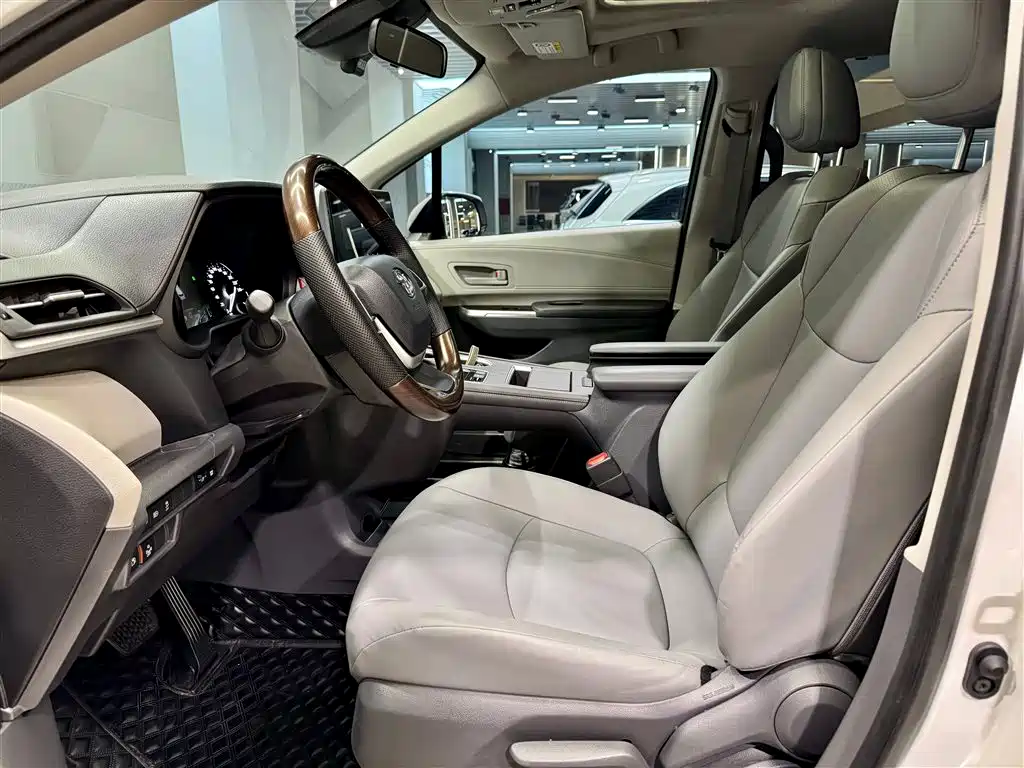 Toyota Toyota Granvia 2024 Model 2.5L Hybrid Comfort Edition 2024 - thumbnail 19