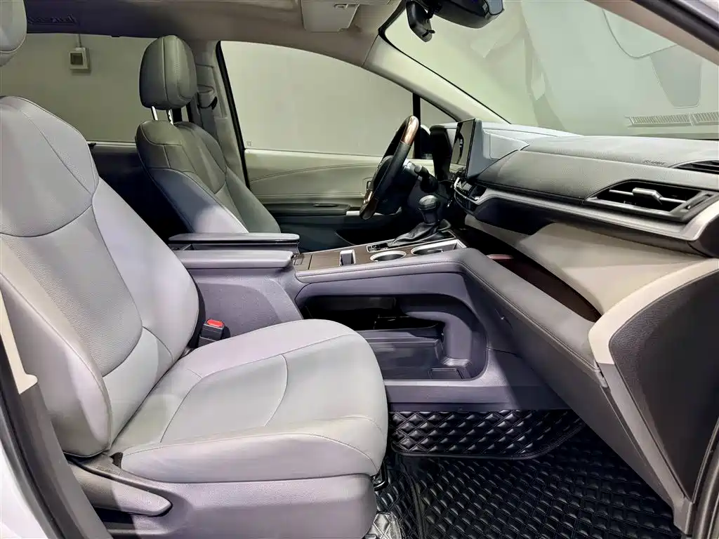 Toyota Toyota Granvia 2024 Model 2.5L Hybrid Comfort Edition 2024 - thumbnail 20