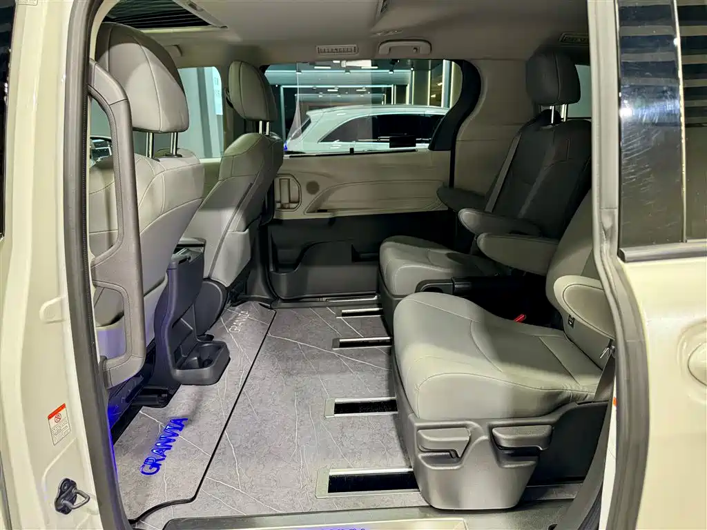 Toyota Toyota Granvia 2024 Model 2.5L Hybrid Comfort Edition 2024 - thumbnail 21