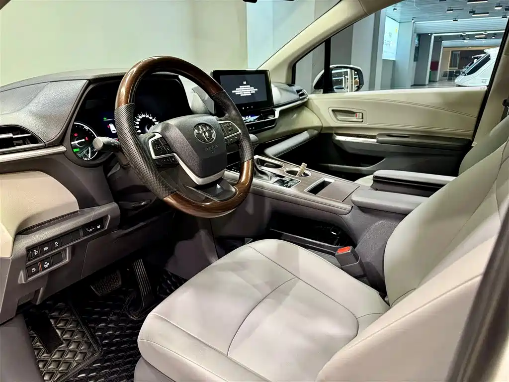 Toyota Toyota Granvia 2024 Model 2.5L Hybrid Comfort Edition 2024 - thumbnail 26